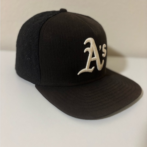 New Era Oakland A’s 59FIFTY Fitted Hat Black Mesh Panels Size 7 3/8 - Picture 6 of 12